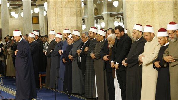ليلة روحانية في رحاب الجامع الأزهر.. آلاف المصلين يحيون الليلة 18 من ليالي المغفرة