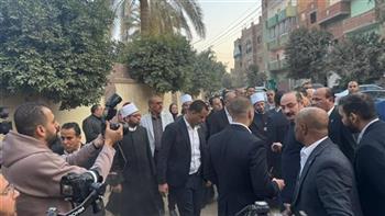   وزير الأوقاف ومحافظ المنيا يفتتحان مسجد ويوزعان 15 جهاز عروسة و1000 كرتونة مواد غذائية