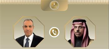   وزير الخارجية يبحث مع نظيره السعودي تنسيق المواقف إزاء التصعيد العسكري بالمنطقة