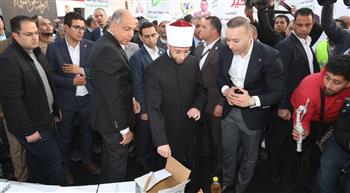   وزير الأوقاف يشيد بإسهامات مؤسسة أبو حته في دعم العمل الخيري
