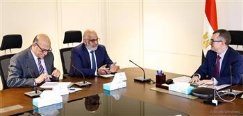 وزير التخطيط يبحث مع البنك الدولي تعميق الشراكة الاستراتيجية ودعم برامج التنمية المحلية