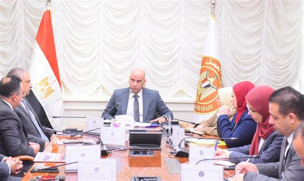وزير العمل يبحث مع وفد شركة ليوني مصر الألمانية لتصنيع ضفائر السيارات