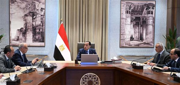 رئيس الوزراء يستعرض مع وزير الري مستجدات عددٍ من مشروعات الوزارة