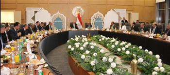 وزيرا الكهرباء والبترول يشاركان فريق العمل المشترك في الوزارتين إفطارهم الجماعي