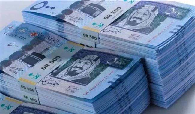 الريال السعودي ثابت.. فرص أفضل للتحويلات والاستثمار
