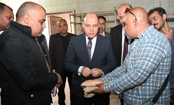 محافظ الغربية يتفقد مجمع مخابز وحدة الصيانة والتدريب ومراحل إنتاج الخبز