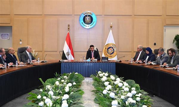 وزير الصناعة يبحث مع اتحاد الصناعات خطة مضاعفة صادرات الرخام والجرانيت