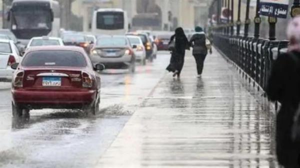 سماء غائمة وأمطار خفيفة تضرب القاهرة
