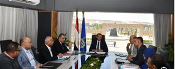   محافظ أسوان يوجه بتقديم كافة التيسيرات لإنهاء ملفات التقنين للمواطين