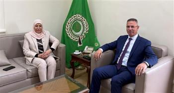   فائد مصطفى يبحث مع آمال حمد تطورات القضية الفلسطينية