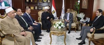   محافظ بني سويف يستقبل وزير الأوقاف لصلاة الجمعة بالعيد القومي للمحافظة