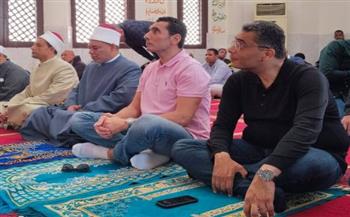   محافظ البحر الأحمر ووزير الشباب يؤديان صلاة الجمعة بالمدينة الشبابية