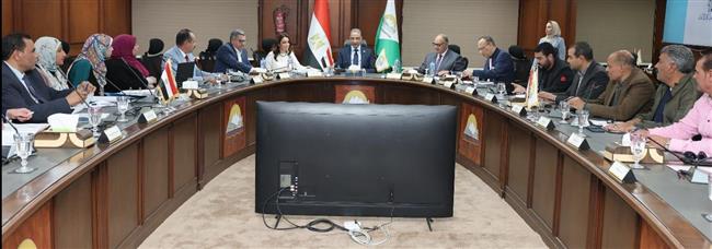 محافظ الجيزة يترأس اجتماع اللجنة العليا للإعلانات لضبط المنظومة وتعظيم الموارد