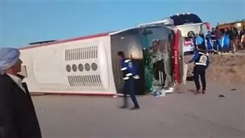   42 مصابًا في انقلاب أتوبيس على طريق «قنا - سوهاج» الصحراوي 