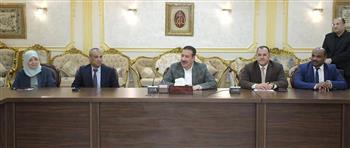   محافظ بورسعيد يواصل سلسلة لقاءاته بالمواطنين ويستقبل 44 حالة إنسانية من أبناء بورسعيد 