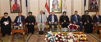   محافظ الإسكندرية يهنئ الأقباط بعيد القيامة ويشاركهم الاحتفال بالكنيسة المرقسية