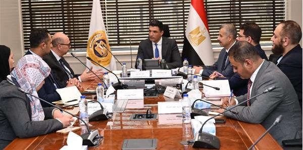 وزير الصناعة يبحث مع مجموعة سان جوبان خطط التوسع في مصر وتعزيز الاستثمارات في مواد البناء