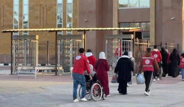 بين ألم الإصابة وحنين العودة.. مجموعة جديدة من جرحى غزة تغادر المستشفيات المصرية