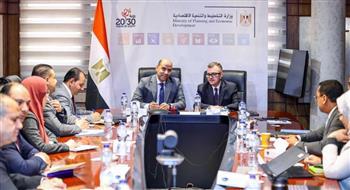 وزيرا التخطيط والعمل يناقشان عددا من الملفات المشتركة