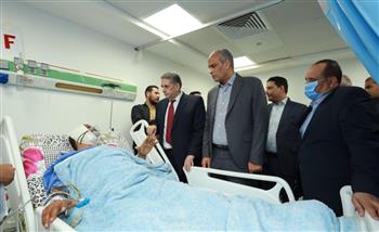   محافظ كفر الشيخ يزور مصابي حادث الطريق الدولي الساحلي بمستشفى برج البرلس