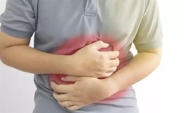 7 عادات يومية خاطئة تؤثر على الهضم وصحة الجهاز الهضمي دون أن ننتبه