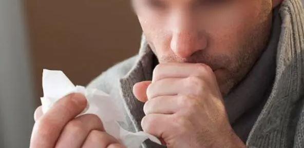 علاجات منزلية فعّالة لتخفيف أعراض نزلات البرد خلال تقلبات الطقس