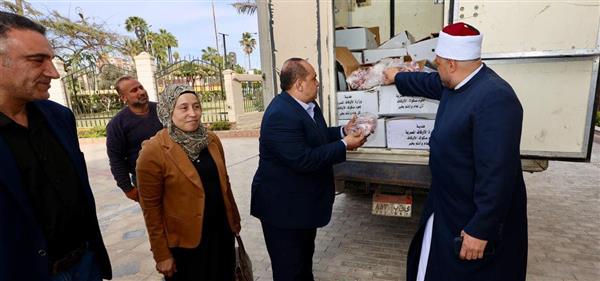 محافظ كفرالشيخ يوزع 2 طن لحوم صكوك الأضاحي للأسر الأولى بالرعاية