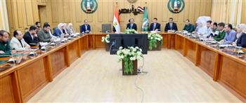   محافظ المنوفية يناقش تطوير منظومة المخلفات والخدمات العامة