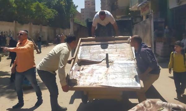 الجيزة تزيل إشغالات وتعديات المحال والباعة بشارع مجمع المدارس بالعمرانية
