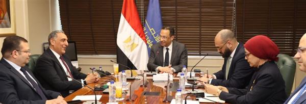 وزير الاتصالات يبحث مع “أوراكل” تدريب 150 ألف مصري على الحوسبة السحابية