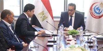 وزير الصحة يناقش تعزيز التعاون مع جمعية الإيثار لتطوير مستشفى الكبد المصري ببلطيم
