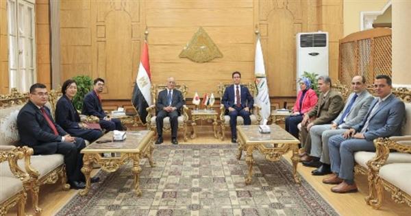 رئيس جامعة بنها يستقبل سفير اليابان بالقاهرة