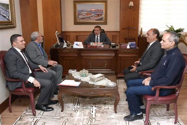 محافظ بورسعيد يلتقي مدير عام هيئة الأبنية التعليمية ويستعرض خطة العمل المستقبلية