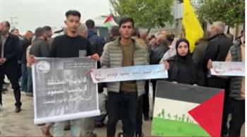   بمشاركة آلاف الفلسطينيين.. مسيرة تضامنية في الضفة الغربية لإحياء يوم الأسير الفلسطيني