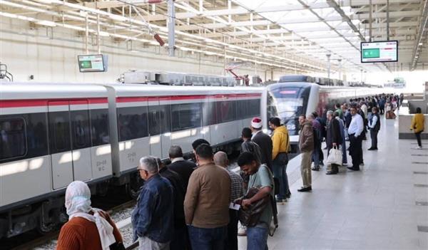 النقل تعلن تطوير منظومة الدفع في المترو وLRT لتسهيل حركة الركاب
