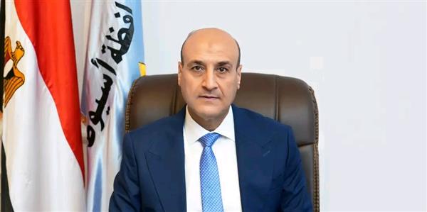 محافظ أسيوط يعلن رفع درجة الاستعداد القصوى تحسبًا لنشاط رياح مثيرة للرمال والأتربة