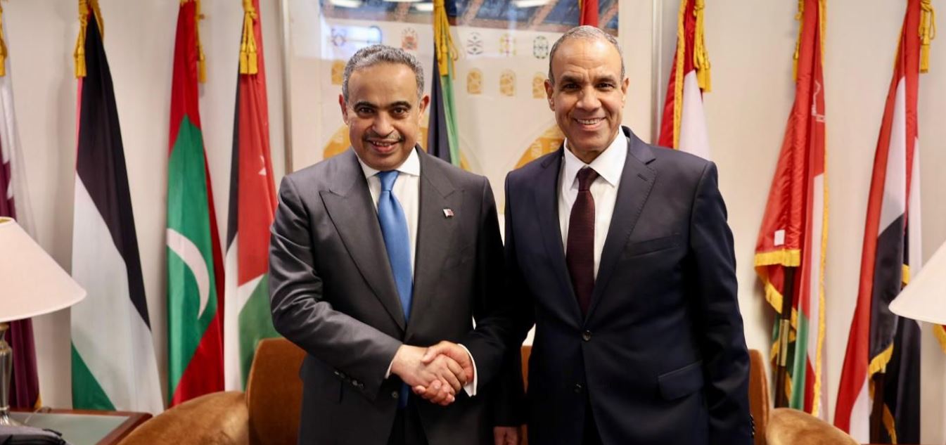 عبد العاطي يبحث مع وزير المالية القطري تعزيز التعاون الثنائي في واشنطن