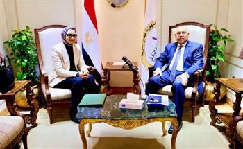 وزير النقل ومحافظ الوادي الجديد يبحثان دفع معدلات الإنجاز بالمشروعات الجارية 