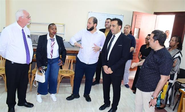 سوهاج .. وفد دولي يتفقد جامعة الألف فدان وبحث فرص تعاون غير مسبوقة