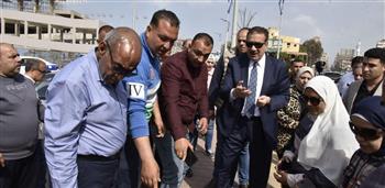   محافظ بورسعيد يتابع تشجير شارع 23 ديسمبر ورفع كفاءة المسطحات الخضراء