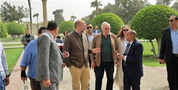   الملك فؤاد الثاني يزور حدائق انطونيادس برفقة أسرته 