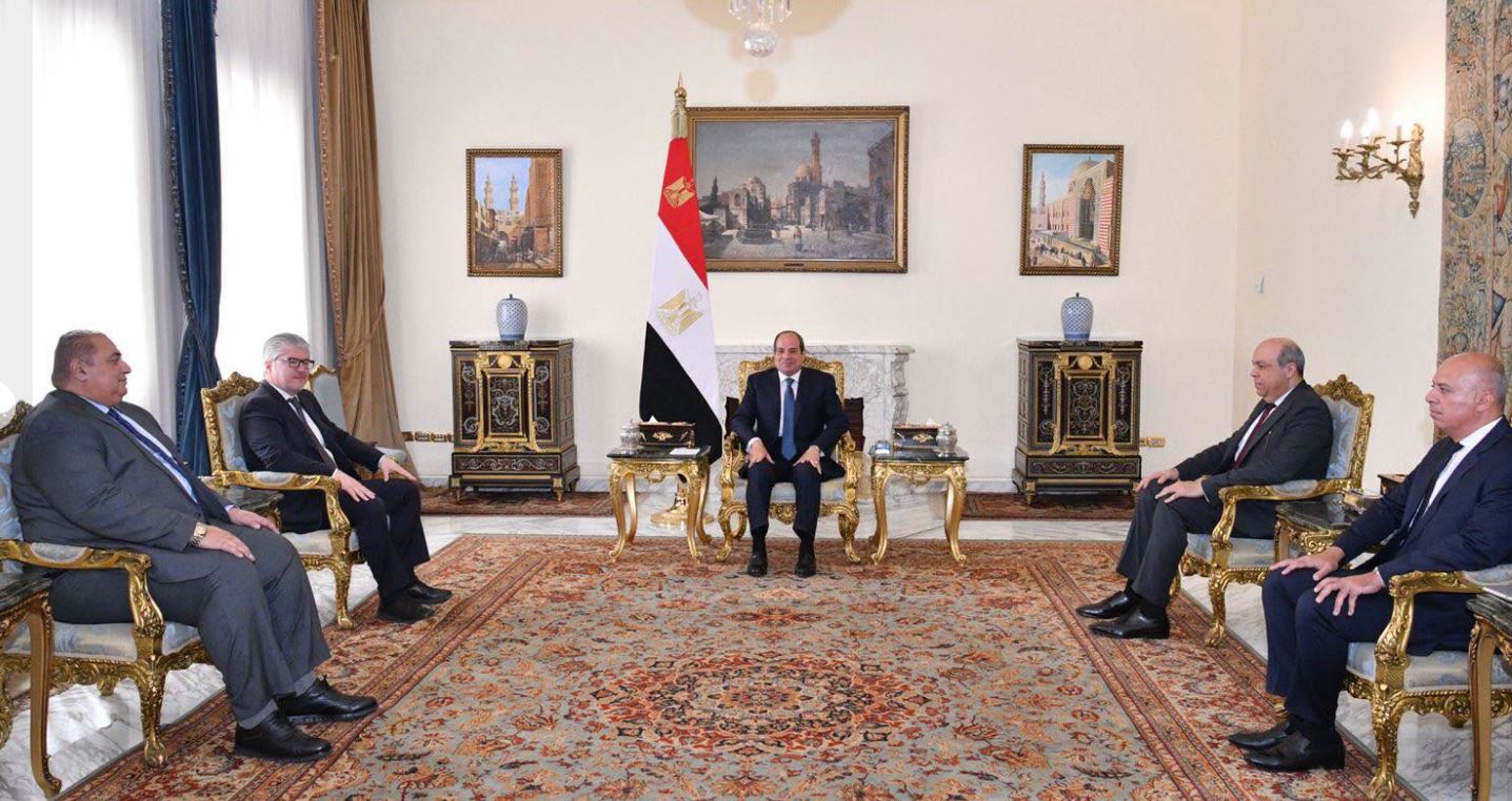 الرئيس السيسي: مصر تنفذ خطة متكاملة لتحديث منظومة الطيران المدني