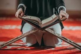 حكم قراءة القرآن أثناء الحيض.. الإفتاء توضح