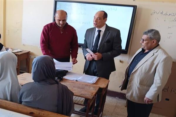 جولات مفاجئة بتعليم القليوبية.. إحالة مقصرين وإشادات بالمتميزين داخل مدارس الشموت
