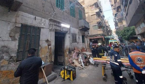 سقوط سقف أحد حجرات الدور الأخير بعقار بوسط الإسكندرية