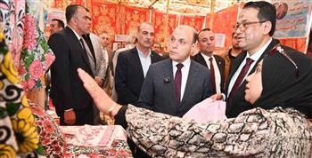 محافظ الغربية يتفقد معرض مخرجات التعليم الفني بمشاركة 110 طالبًا من 109 مدرسة