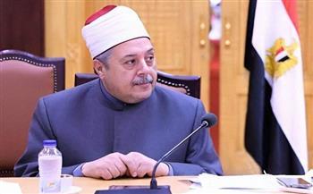 مفتي الجمهورية يهنئ الشيخ أيمن عبدالغني لتكليفه بتسيير أعمال وكيل الأزهر