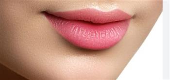  توريد الشفاه طبيعيا في المنزل