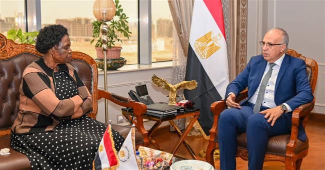 وزير الري يبحث مع وزيرة البيئة الأوغندية تعزيز العلاقات في مجال المياه