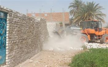   إزالة 9 حالات تعدي بالبناء خلال حملة مكبرة بمدينة الطود